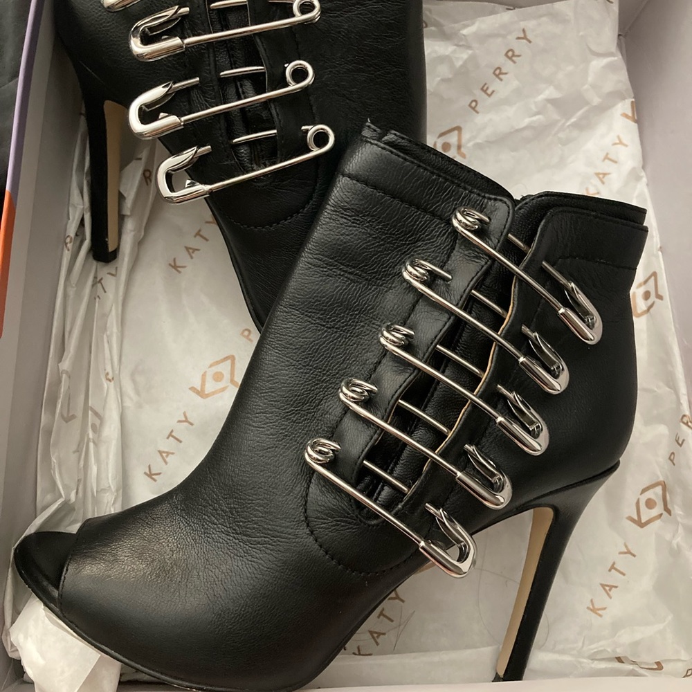 Katy Perry - The Unity Crinkle Booties